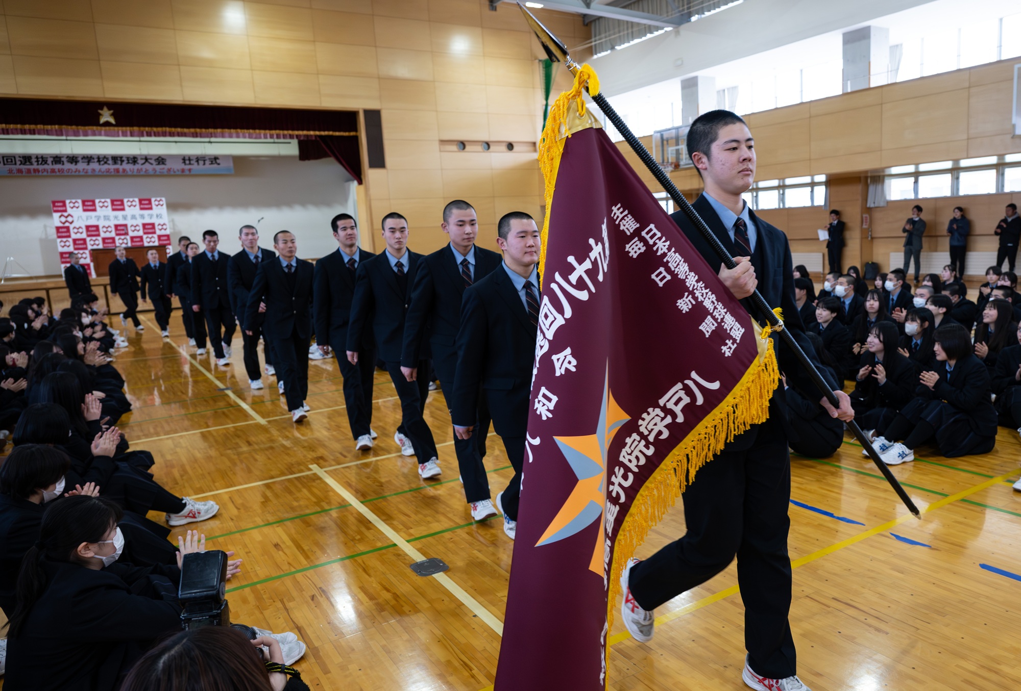 壮行式で在校生に活躍を誓った光星ナイン＝３月３日