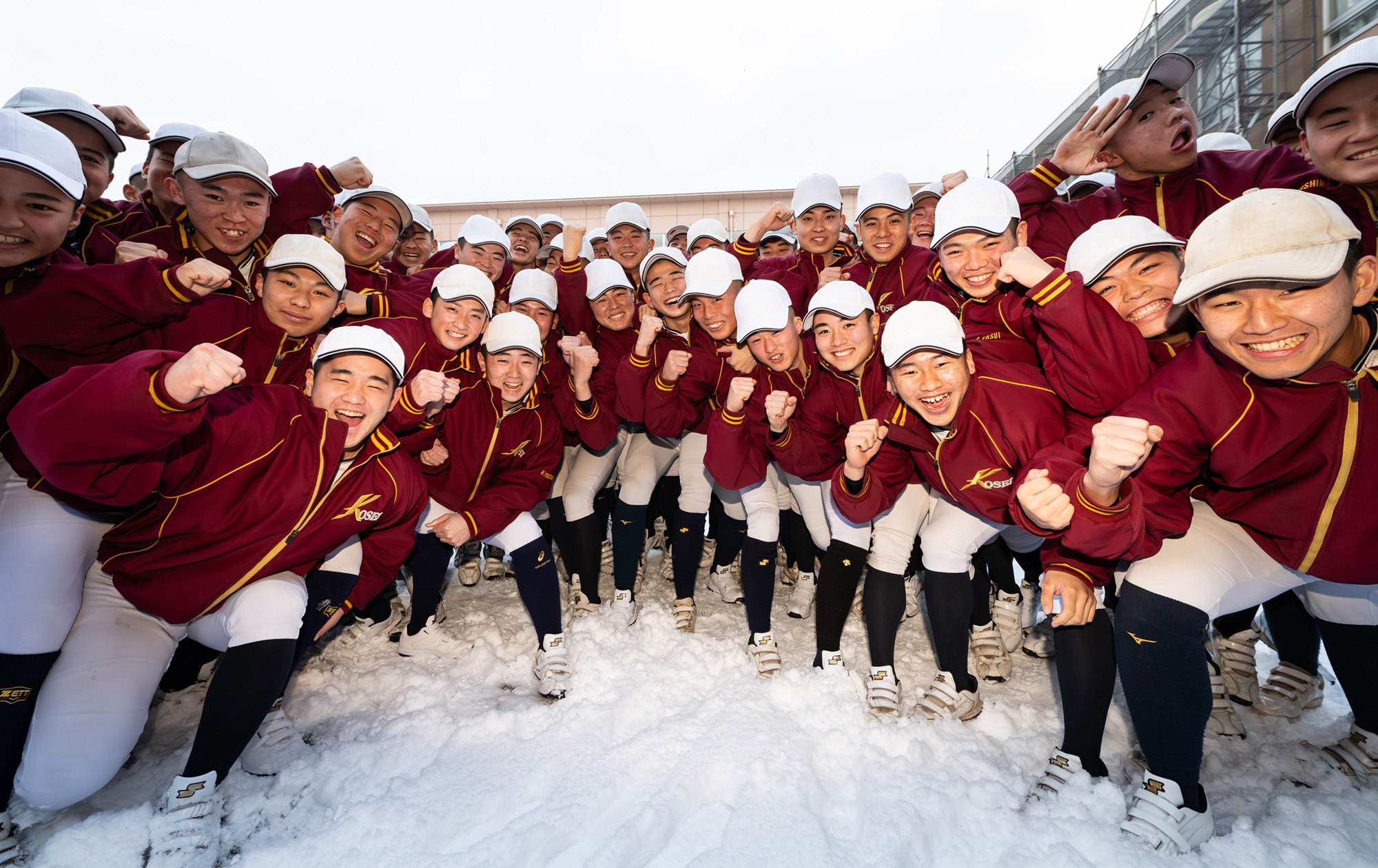 センバツ出場が決まり、喜びを爆発させる光星ナイン=1月30日