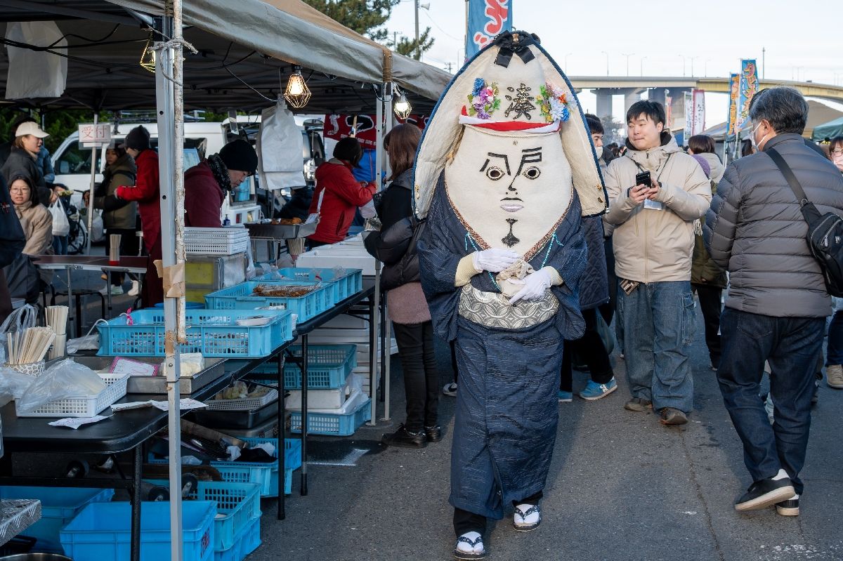 会場をイカドンが歩く