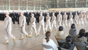 ソマリア沖へ海自隊員出発　海賊対処任務に従事／八戸