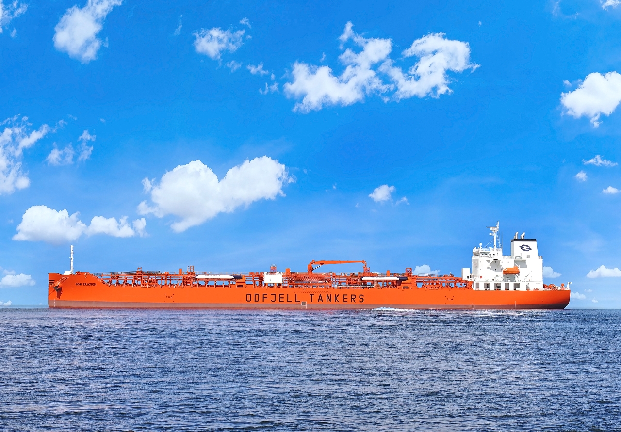 北日本造船が新素材を活用して開発した次世代型の大型ケミカルタンカー(同社提供)