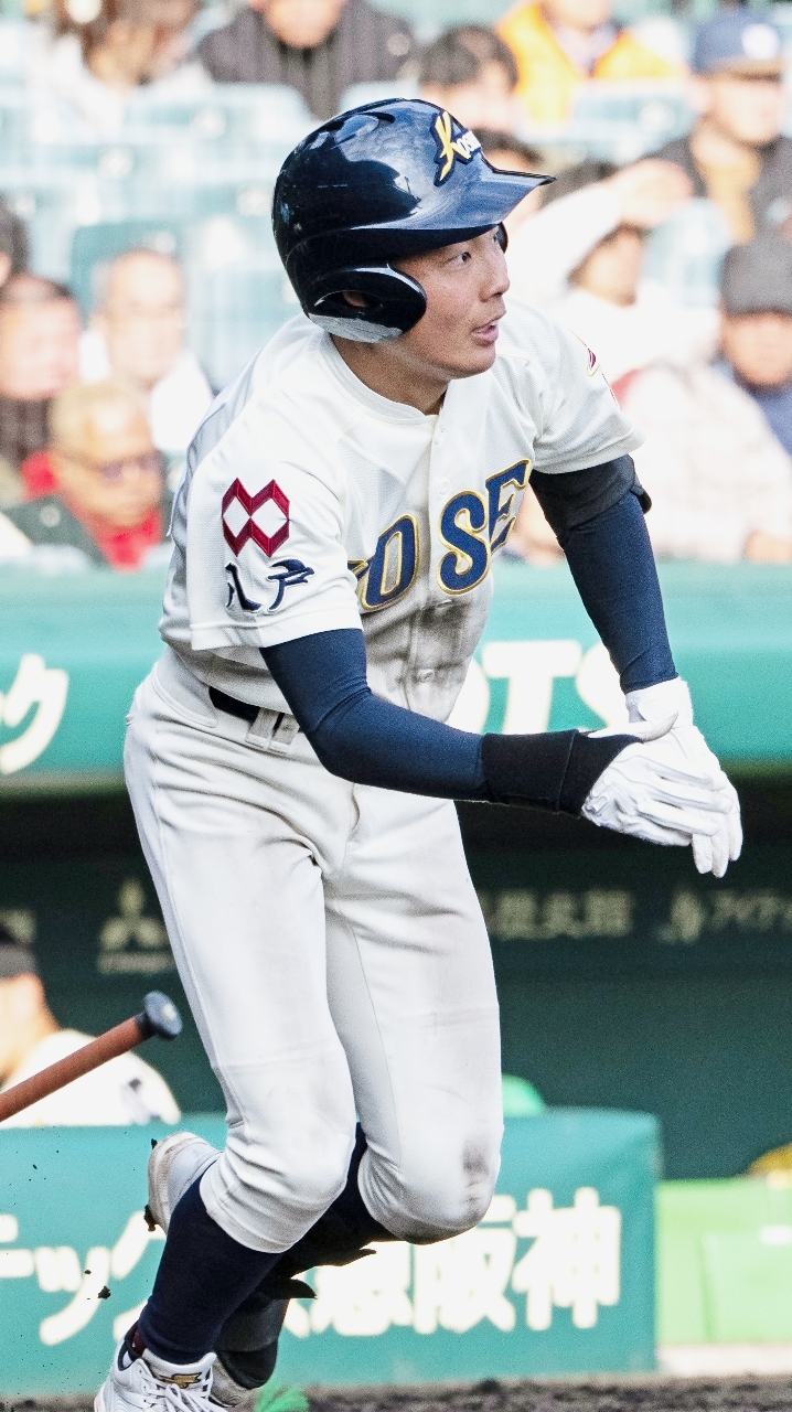 5回、この日3本目となる安打を放った八学光星の長野宏紀=19日、甲子園