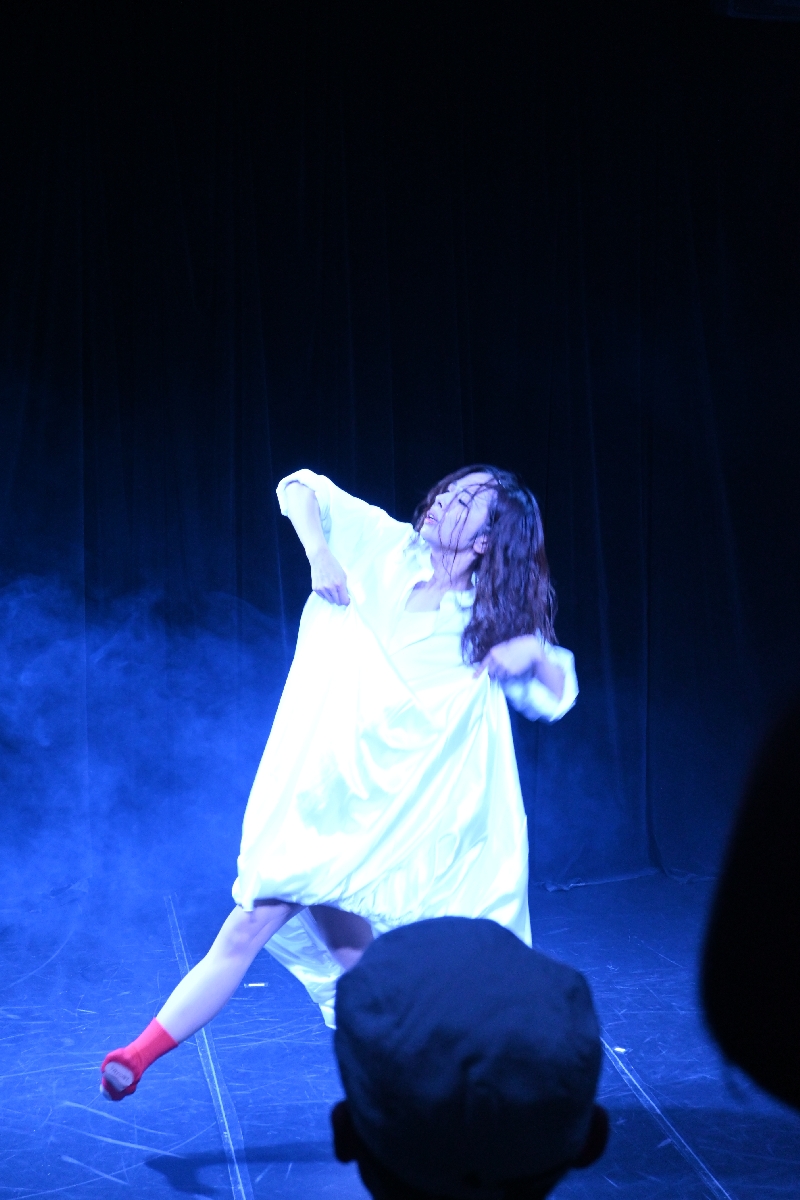 創作ダンスで「人間が悩み、葛藤する姿」を表現した出演者