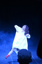 【写真追加】熱のこもった創作ダンス、演出で観客魅了 八戸で「ダンスプロジェクト」公演