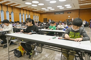 計算の正確さ、スピード競う　八戸地方珠算競技大会