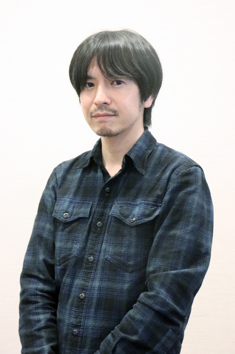 〔２〕「文字を連ねるだけで、世界をつくれるという行為が、子供の時から魅力的だった」と語る住田祐さん＝東京都千代田区