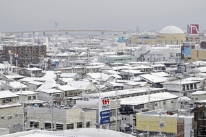 ああ来たか「彼岸じゃらく」　青森県内、市街地は雪景色