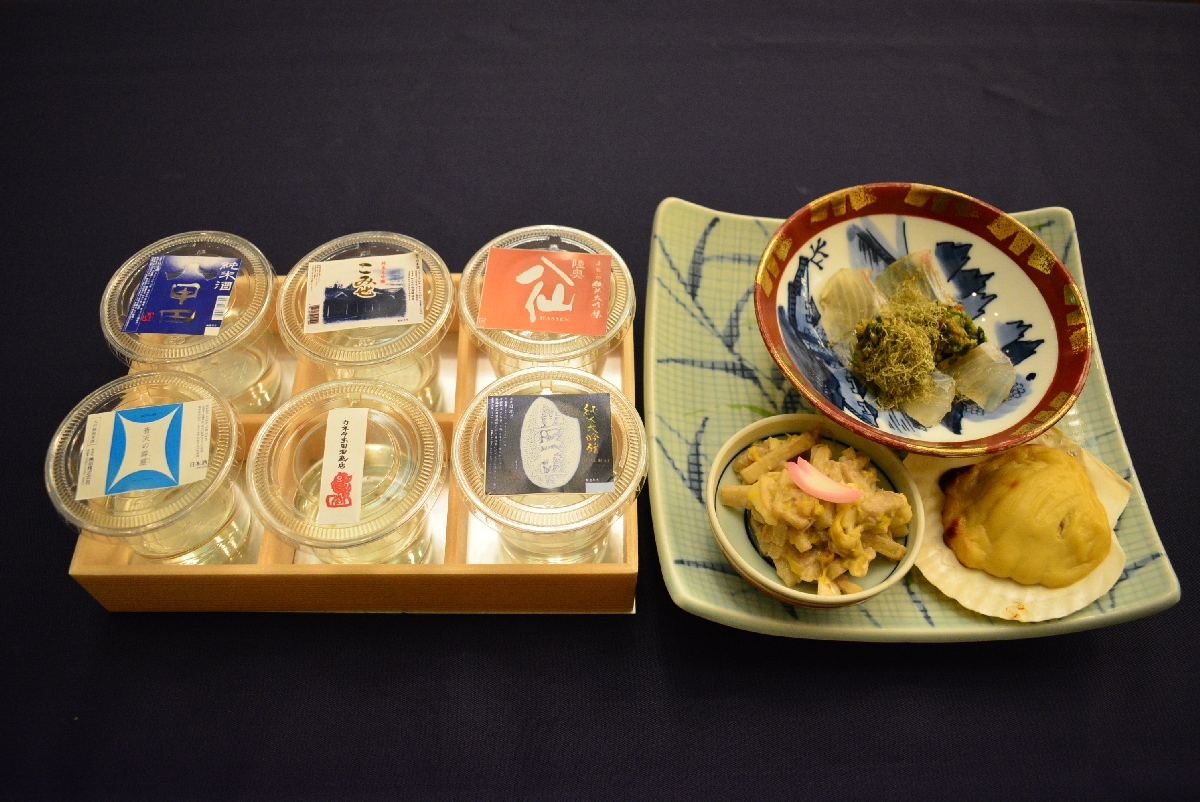 振る舞われたＧＩ青森指定の清酒と、青森県産品を使ったメニュー。酒は上段３種が固定、下段３種がランダムだった