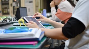 【教師の襷】（２）教員の多忙　人員不足、生まれぬ「余白」　熱意で成り立つ綱渡りの現場