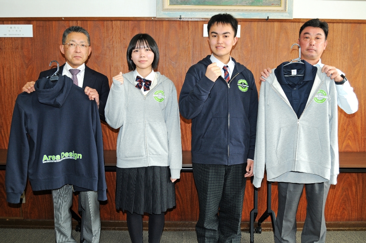 名久井農業高が導入するパーカ制服