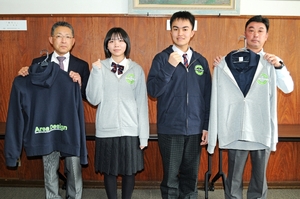 おしゃれで着やすい!パーカ制服 名農が県立高校で初導入