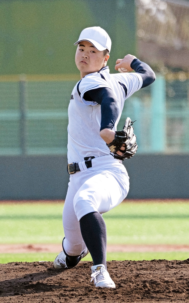 甲子園でバッテリーを組むことに意欲を見せる秋元尊=21日、大阪市