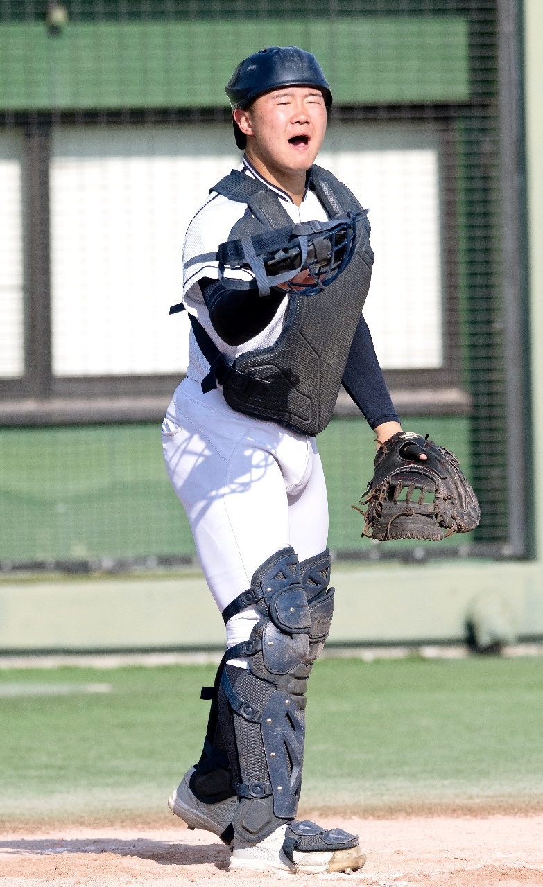 甲子園でバッテリーを組むことに意欲を見せる鈴木悠斗=21日、大阪市