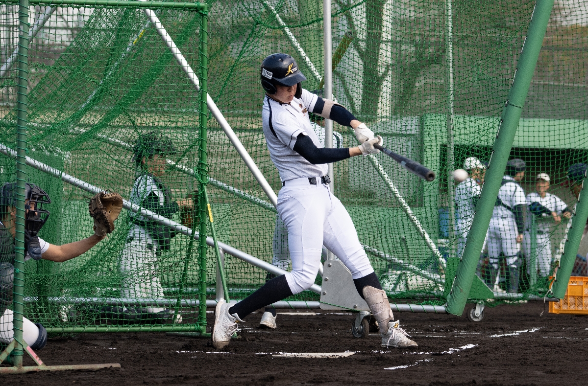 打撃練習で快音を響かせる北口晃大=兵庫県西宮市鳴尾浜臨海野球場