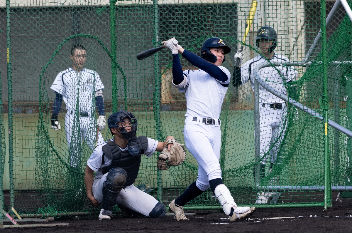 打撃練習で快音を響かせる新谷翔磨＝兵庫県西宮市鳴尾浜臨海野球場