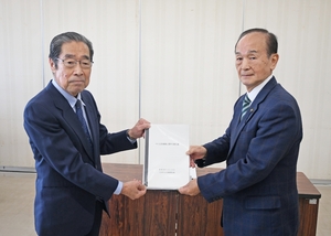 学生の地元就職など企業支援を 三沢市中小企業振興会議が市に提言書提出