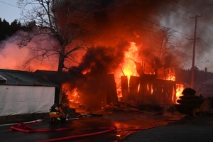 久慈で作業小屋など焼く