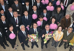 遠藤市長が退任「今後も市民に寄り添った仕事して」　澤里副市長も／久慈