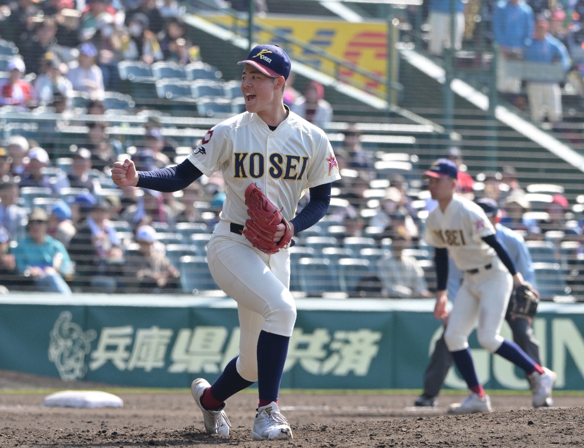 ６回から２番手で登板し、好投した北口晃大＝甲子園球場
