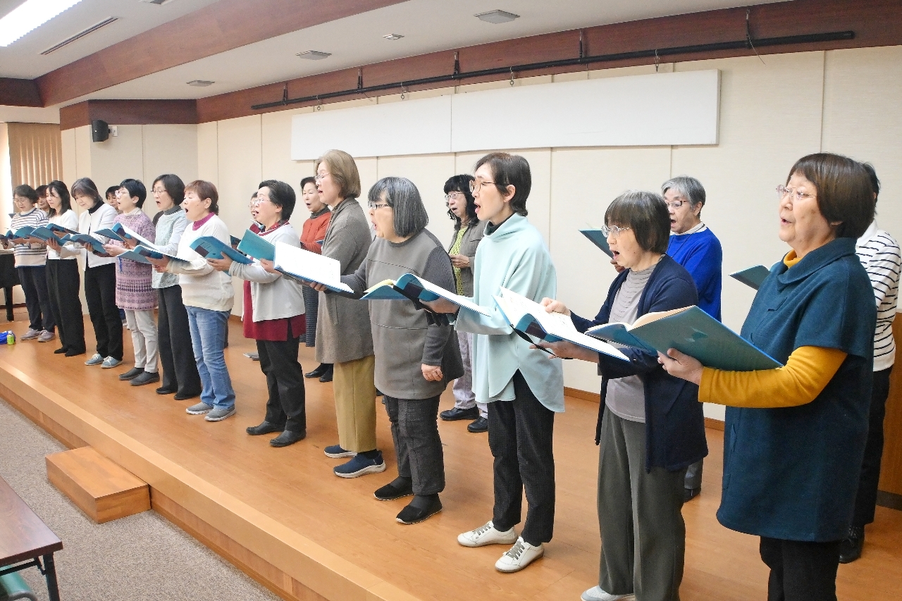 本番に向けて練習に励む女声コーラス・プリマヴェーラの団員