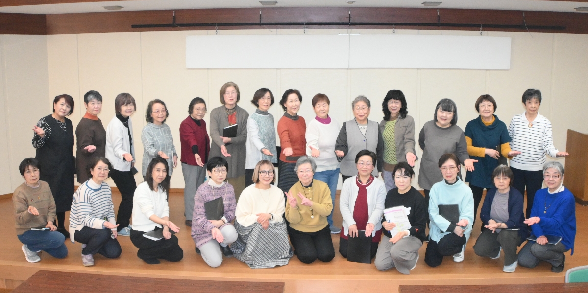 来場を呼びかける女声コーラス・プリマヴェーラの団員