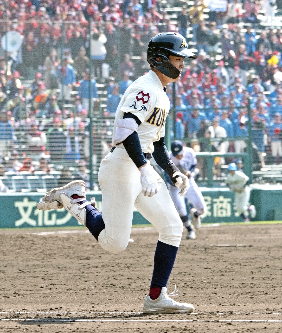 【準々決勝・中京大中京－八学光星】９回八学光星２死、新谷契夏の遊ゴロでゲームセット＝甲子園