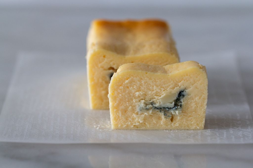 イタリア産のゴルゴンゾーラを使った「ブルーチーズケーキ」