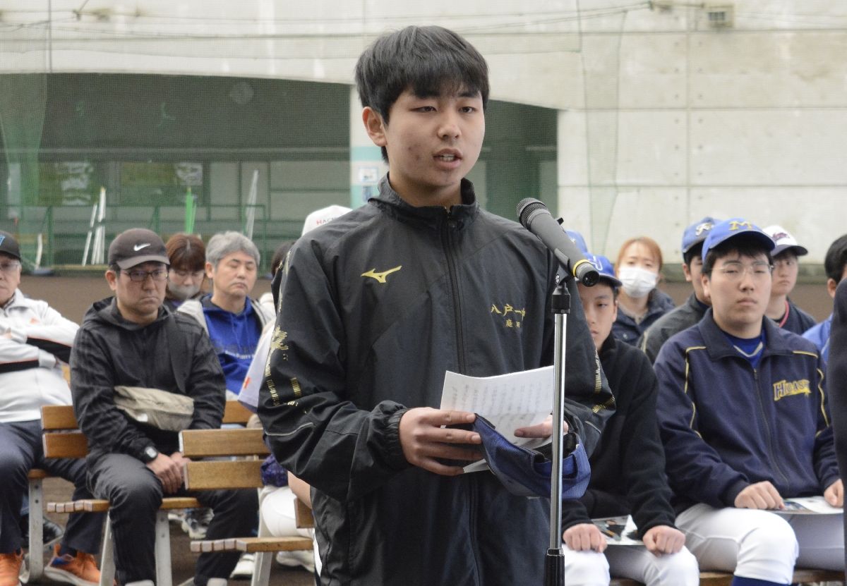 感謝の言葉を述べる庭田大輝さん