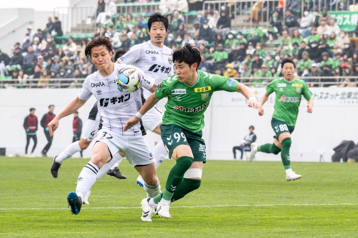 前半、中野が競り合いからPKを獲得