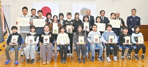 防火ポスターコン入賞者らたたえる　久慈地区幼少年婦人防火委が表彰式　