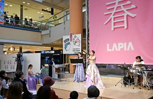 多彩な楽曲 ファンら魅了 「つながり」テーマに アチェレッタ公演/八戸