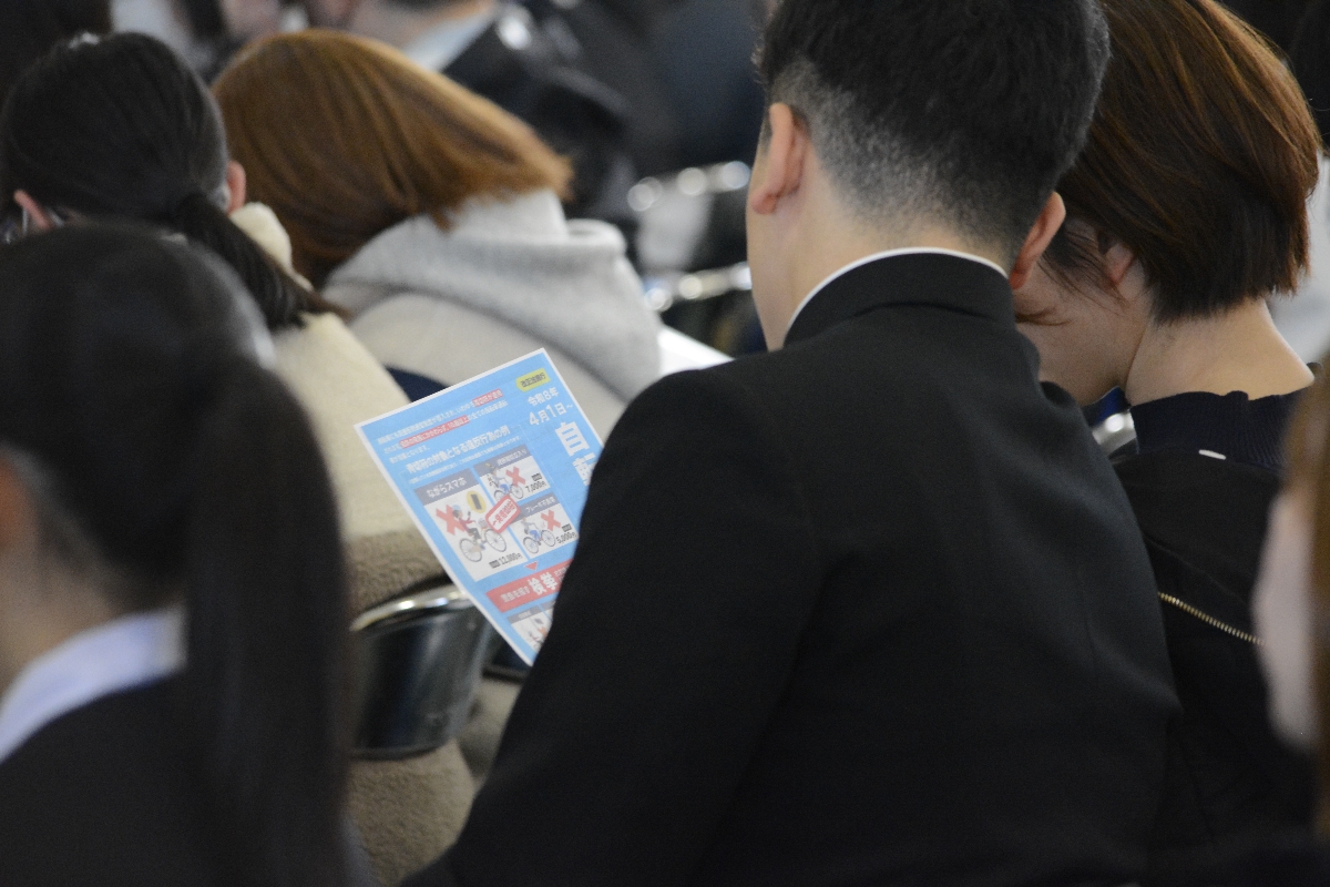 高校生でも反則金対象ですよ 4月開始、自転車「青切符」