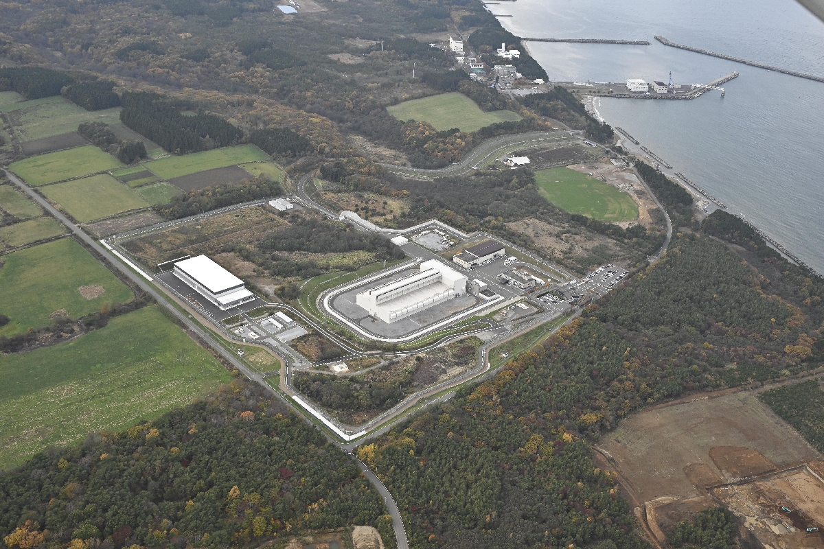 むつ中間貯蔵施設では２０２６年度、東京電力柏崎刈羽原発から使用済み核燃料を運び込む計画だが、青森県が認めなければ搬入できない可能性が高い＝むつ市、２５年１１月