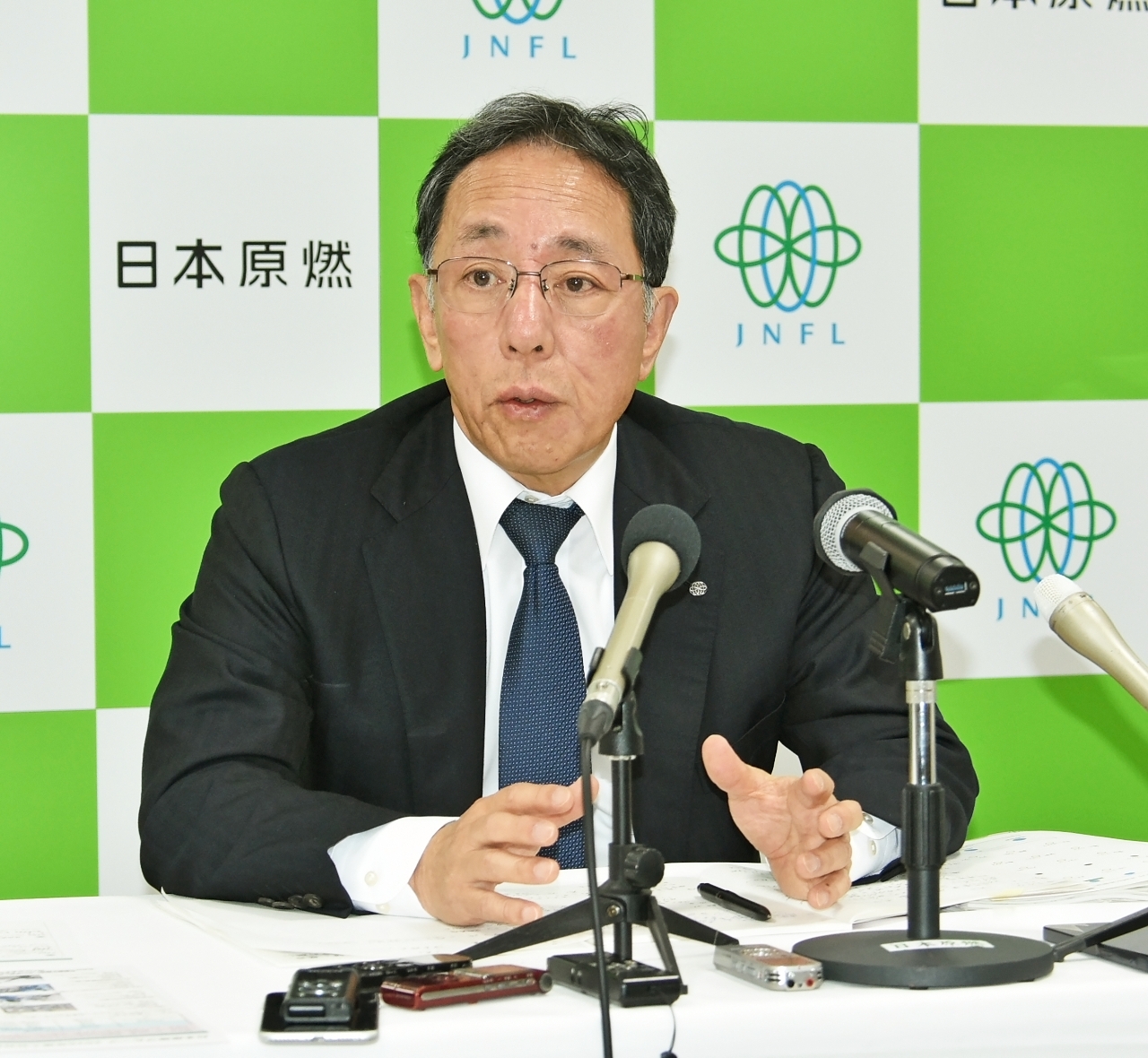 原子力規制委員会の審査への対応方針を説明する増田尚宏社長＝３１日、青森市