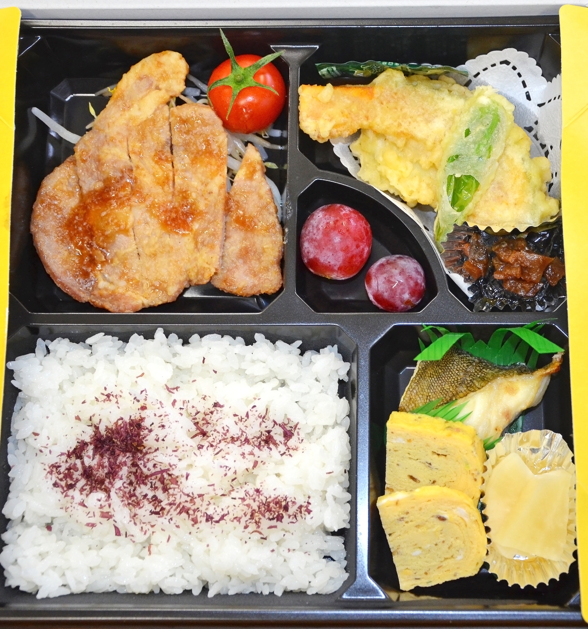 国スポで提供する弁当の試作版。階上町産の食材を多く使用している