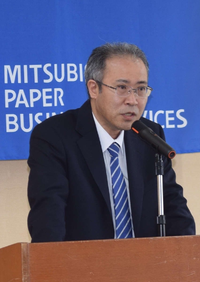 発足式で社員に訓示する本蔵武志社長=1日、八戸市