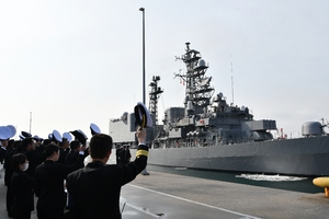 護衛艦「はまぎり」との別れ惜しむ　海自大湊、神奈川・横須賀に転籍