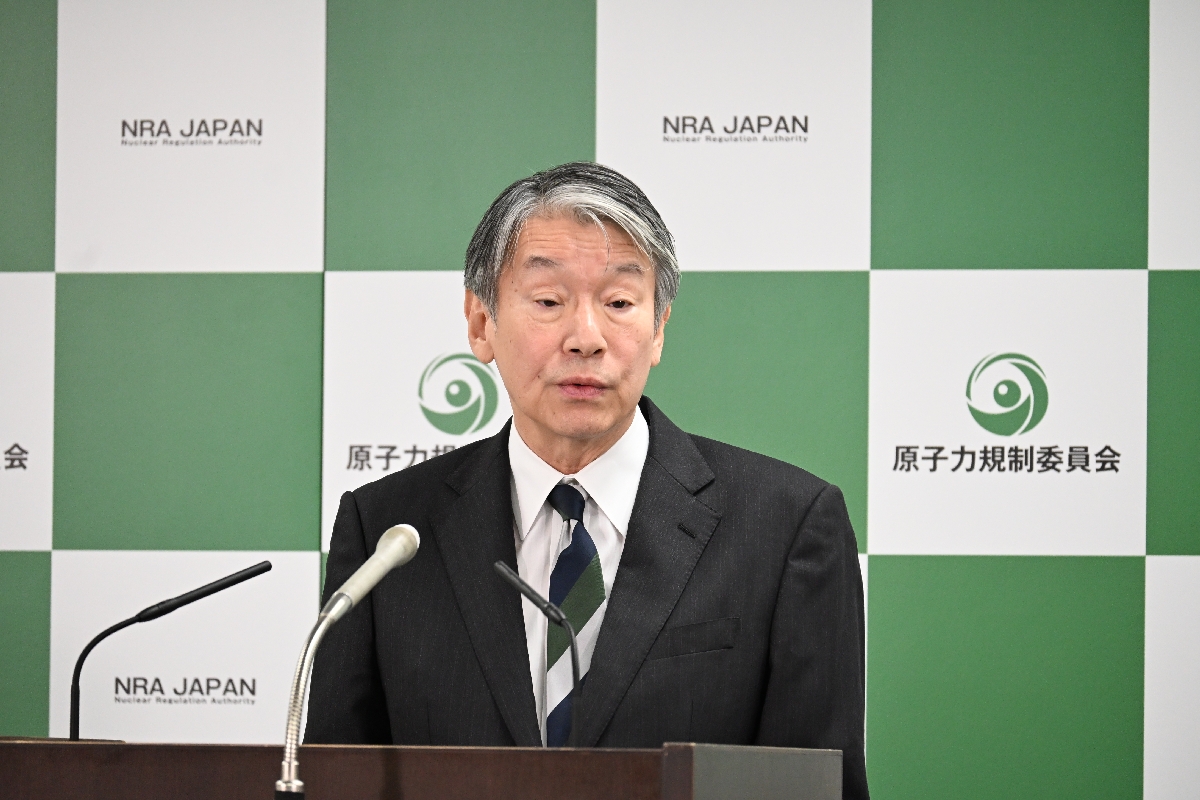 使用済み核燃料再処理工場の審査状況について所感を述べる山中伸介委員長=1日、東京都内