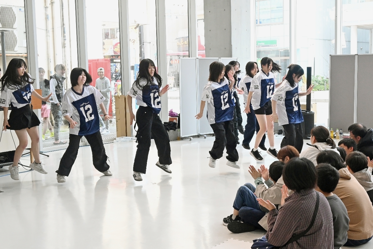 プロジェクトに協力し、躍動感あふれるダンスを披露した青森県立八戸高演劇部ダンスチーム