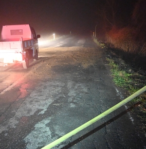 軽乗用車、路外に逸脱し横転 全焼の車内から1遺体見つかる/六戸