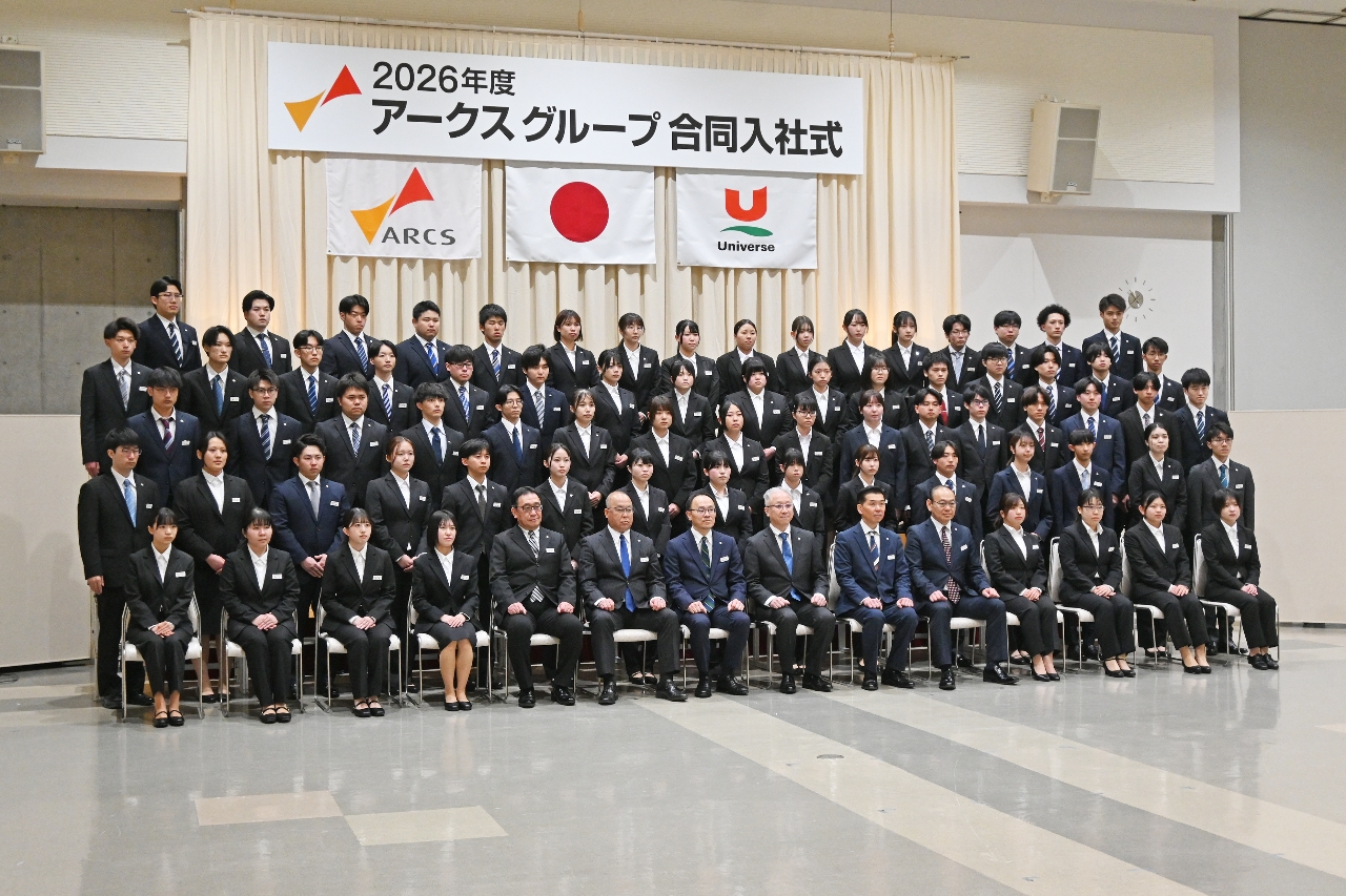 八戸市で1日に行われた入社式。各企業では人材確保に向けてさまざまな施策を展開している