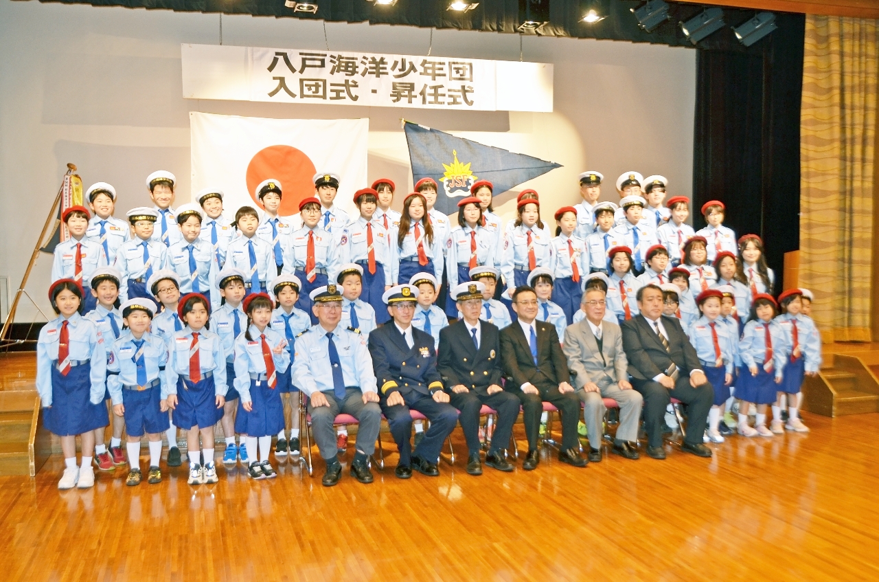 入団式・昇任式に出席した団員ら