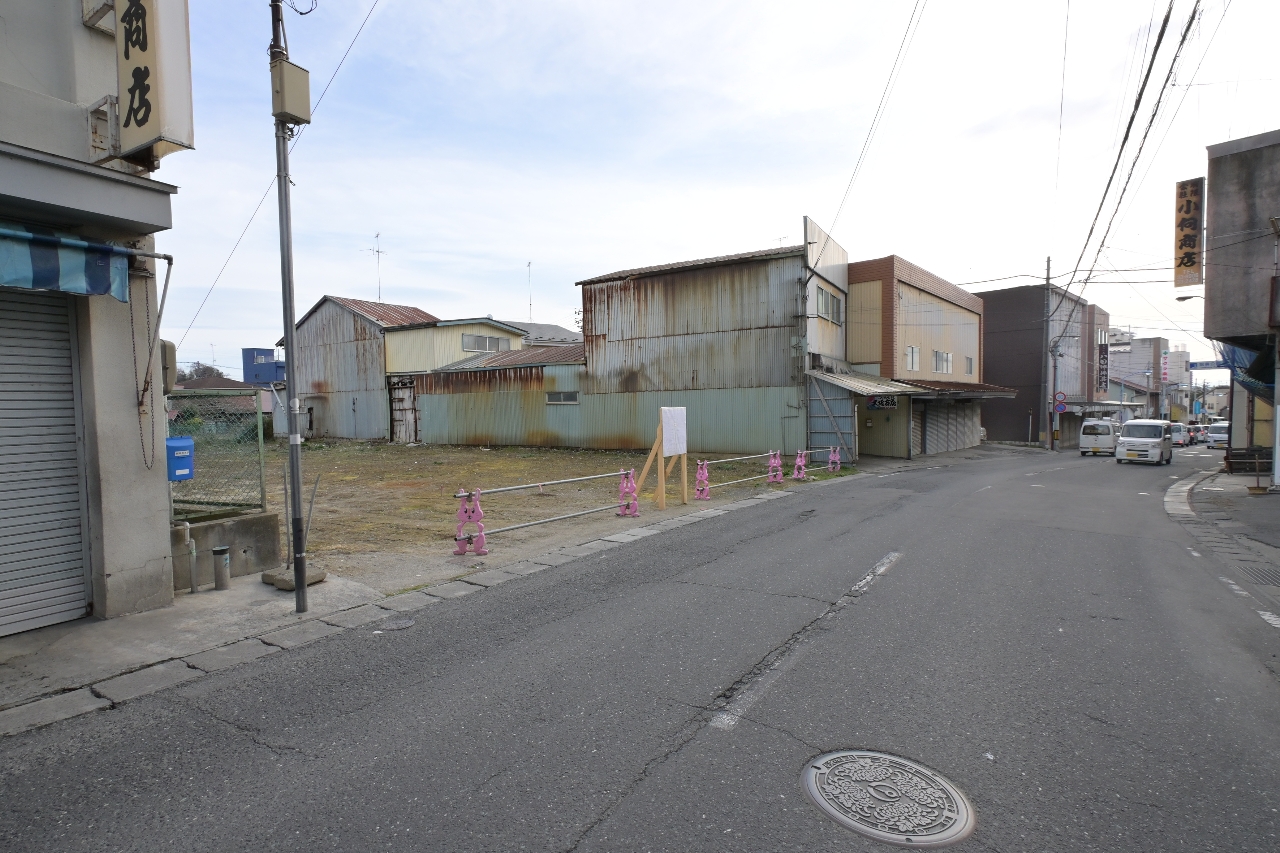 来春開業予定のホステル「カマリ」建設予定地=9日、八戸市湊町