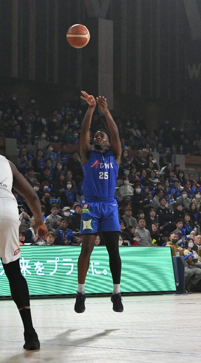 190センチの長身と屈強な体格を武器に攻守で活躍するミサカボベニ