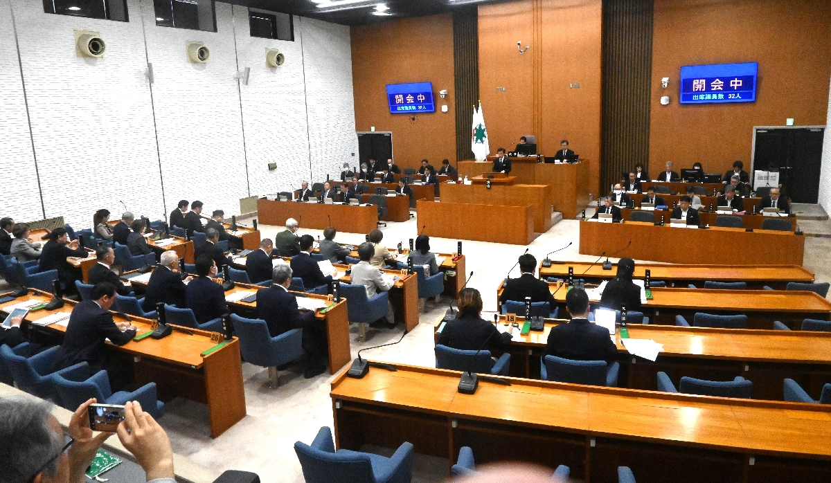 今冬の青森市内の除排雪作業について市が説明した市議会全員協議会＝１０日