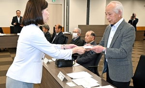 奥入瀬川の清流守る　指導隊員に委嘱状／十和田市