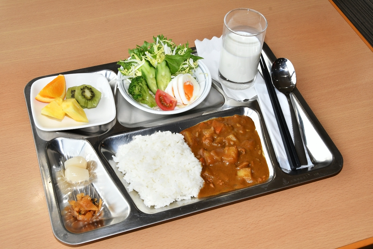 ホテルサンマモルむつの朝食で提供する「護衛艦まきなみカレー」