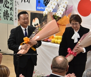 新人の谷川氏が初当選、現職に約１万５千票差／弘前市長選