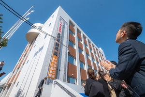 祝！十両昇進大花竜（十和田出身）／市役所に懸垂幕