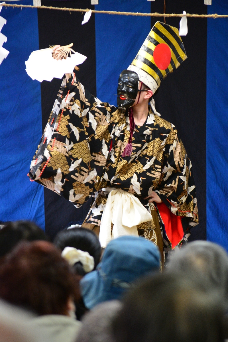 「三番叟」は若手筆頭の畑中大河さんが披露。入門の舞をあえて上級者が行うことで面白みや深みが増す